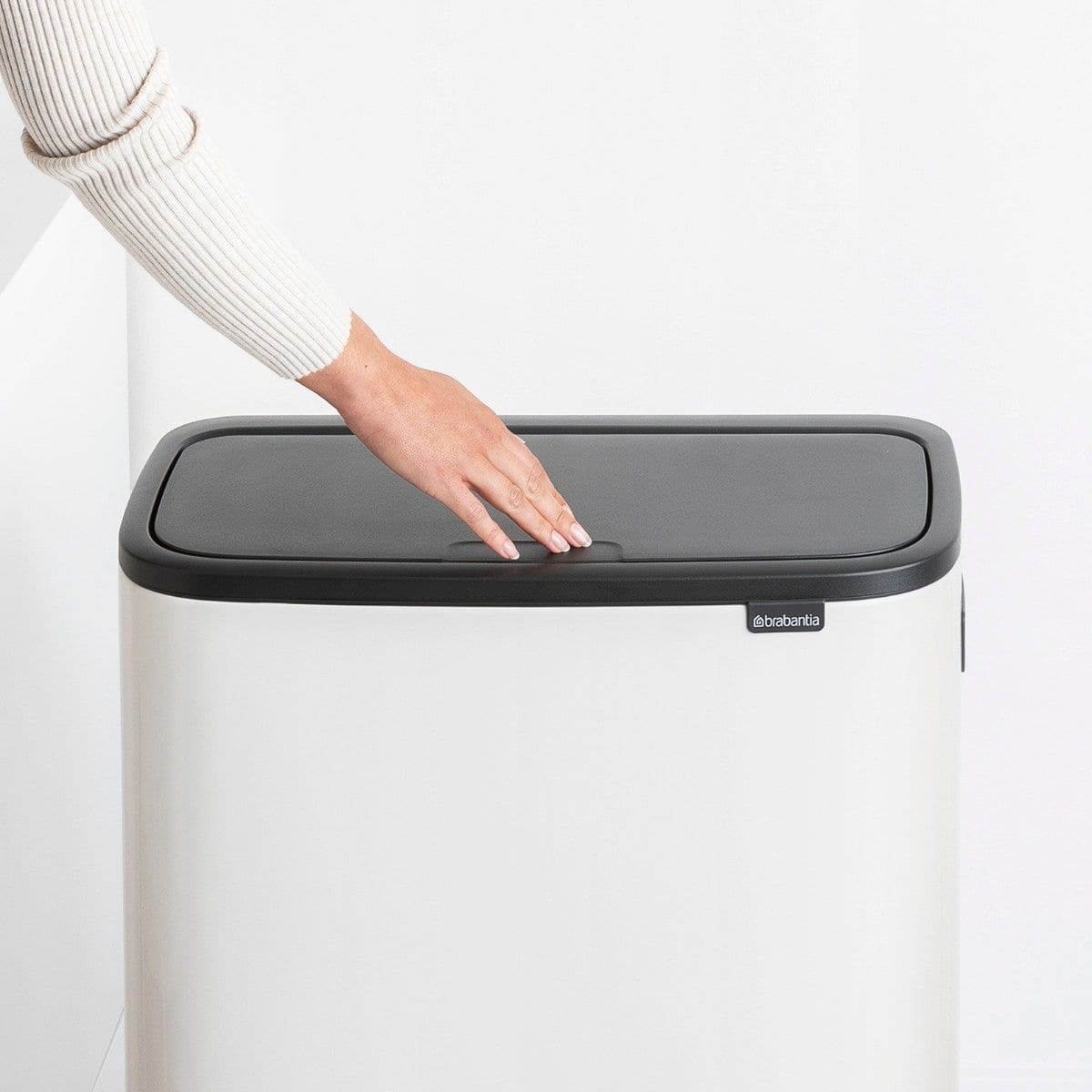 ⁦פח למטבח לחיצה 60 ליטר לבן BRABANTIA BO 60⁩ – תמונה ⁦5⁩
