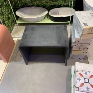 שולחן בטון